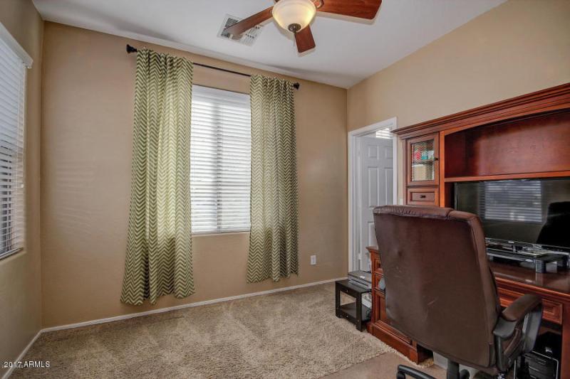 NICE SIZE BEDROOM WITH WALK IN CLOSET SP