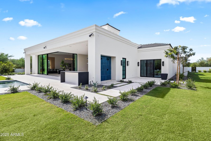 Outdoor Shower-Pool Bath (1 of 4)