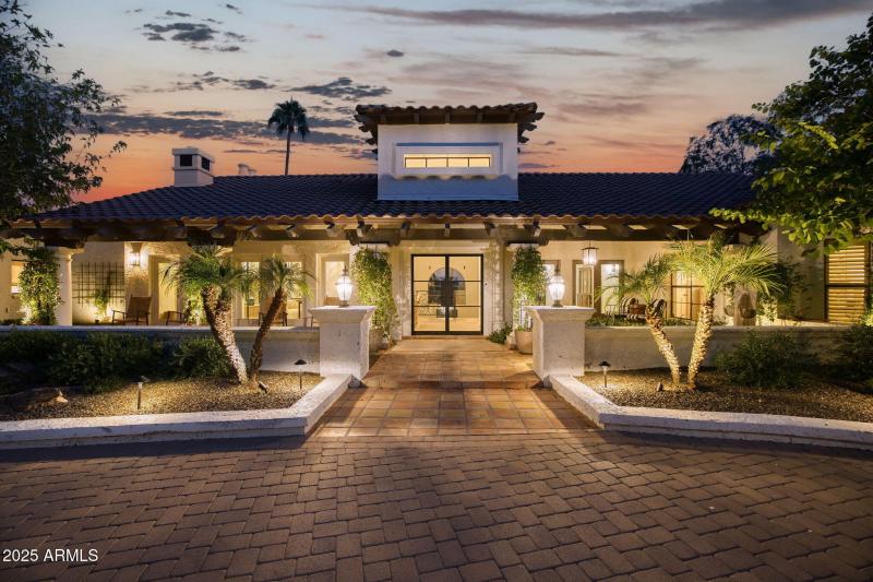 4801 E Moonlight Way - 713