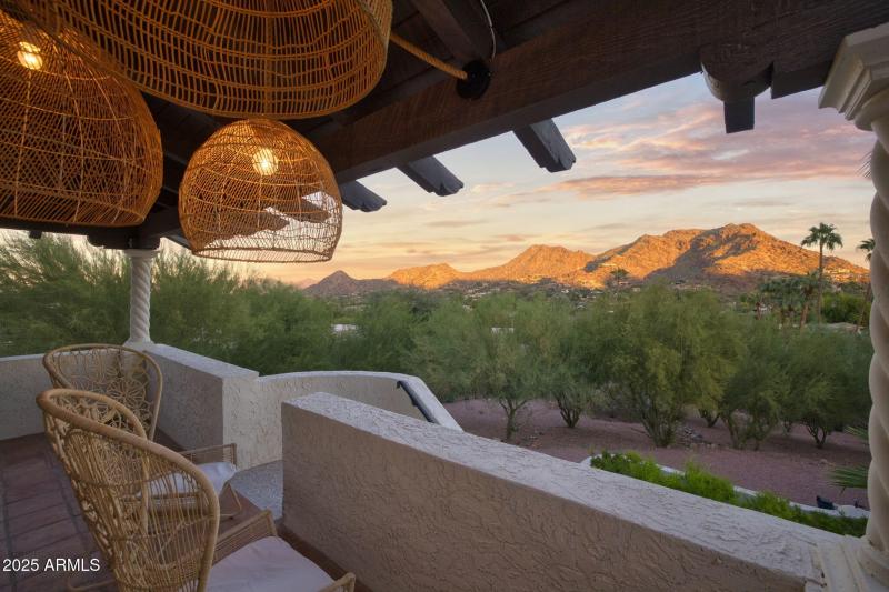 4801 E Moonlight Way - 700