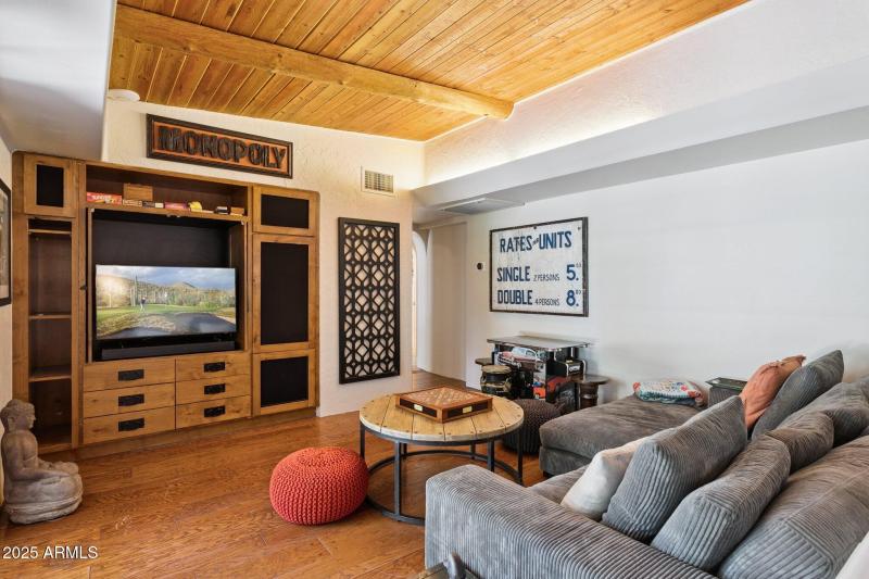 8-web-or-mls-7005-e-jackrabbit-rd