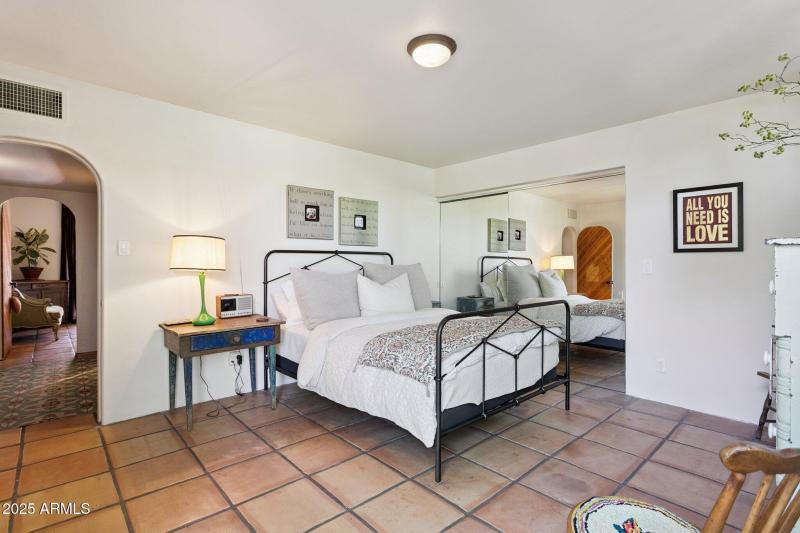 35-web-or-mls-7005-e-jackrabbit-rd