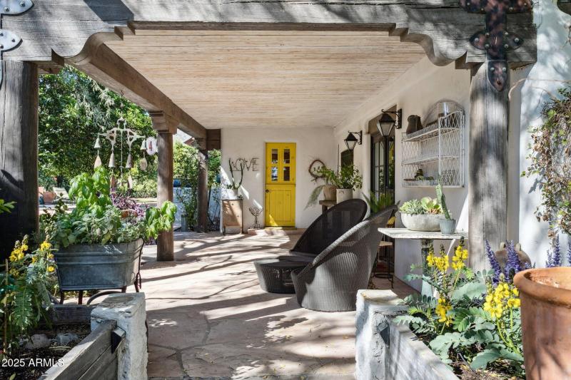 59-web-or-mls-7005-e-jackrabbit-rd