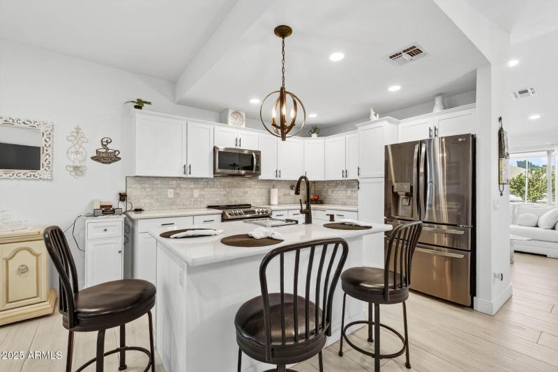 18_12907_W_Crystal_Lake18_mls