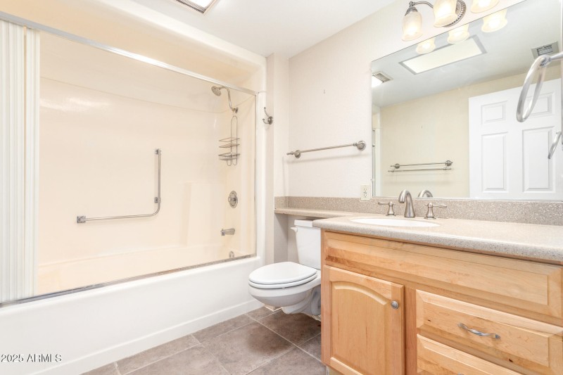 Front guest Bathroom