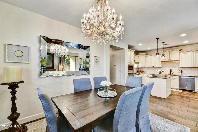 08-Dining to Kitchen