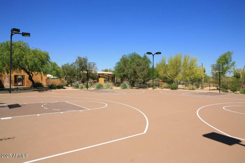Aviano-Basketball Courts