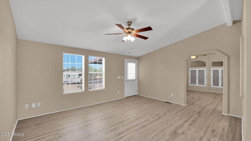 8-web-or-mls-P1188597