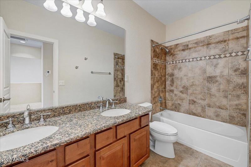 14-Full Bathroom