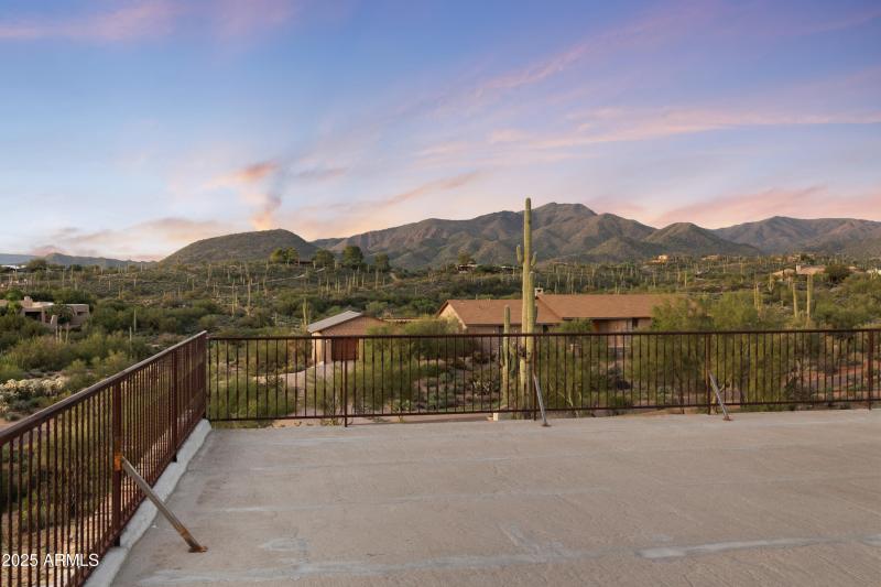 Rooftop Deck for Entertaining