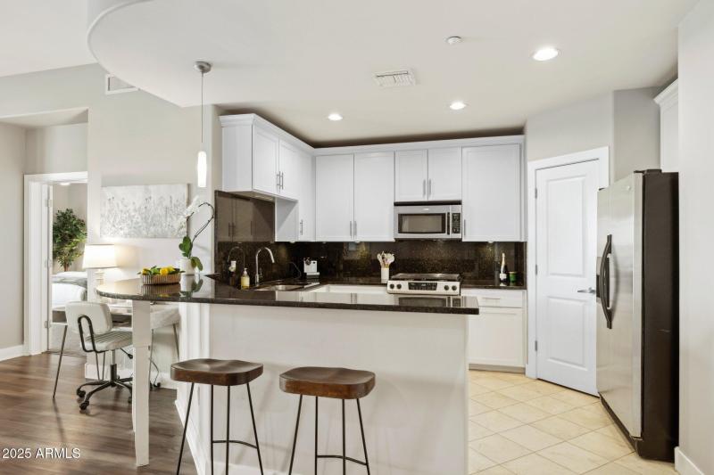 41-web-or-mls-945-e-playa-del-norte-dr-3