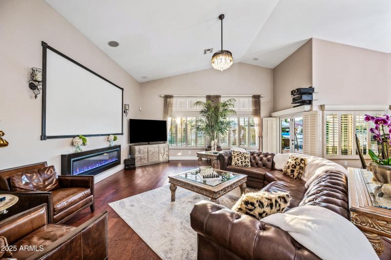 5-1817EWTC-ocupix-IR