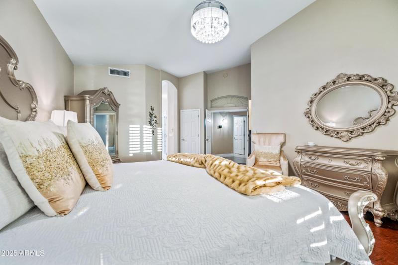 70-1817EWTC-ocupix-IR