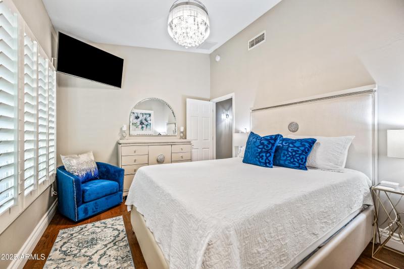 83-1817EWTC-ocupix-IR