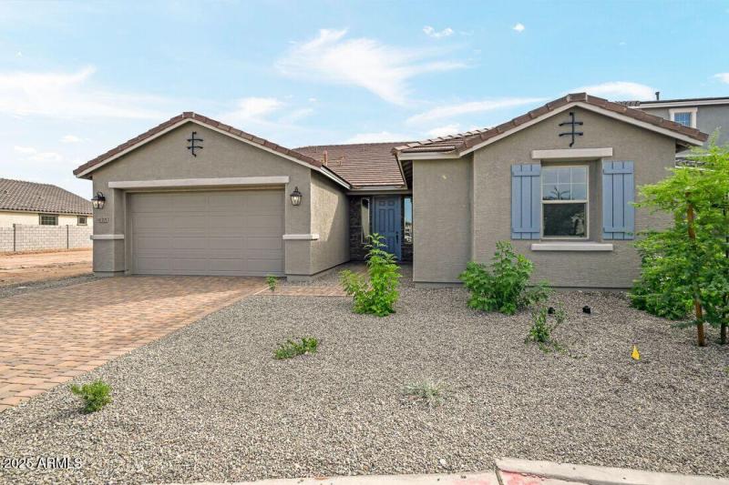 10201 W Weldon Avenue - ready Now!