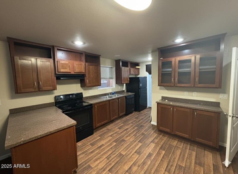 Kitchen - Tons of cabinet space!