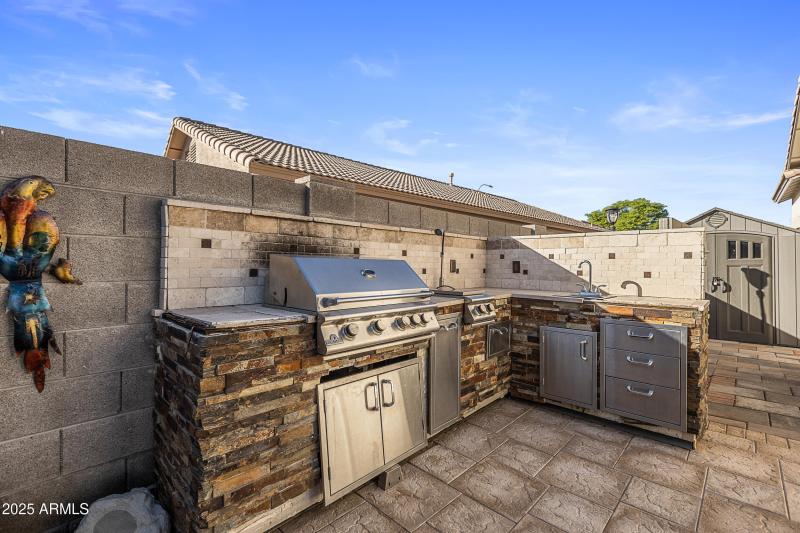 Outdoor Kitchen