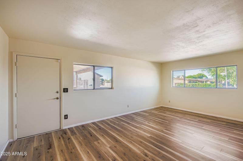 11417 N 33rd Ave - MLS Sized - 003 - 05