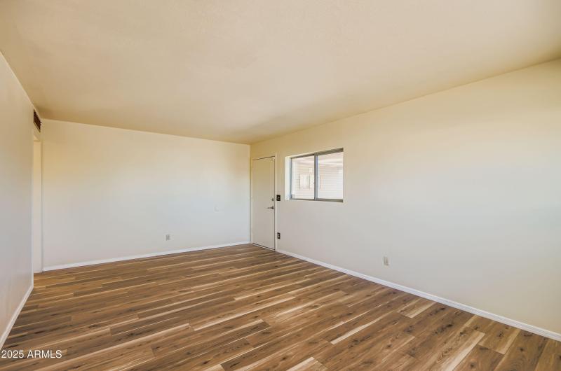 11417 N 33rd Ave - MLS Sized - 004 - 06