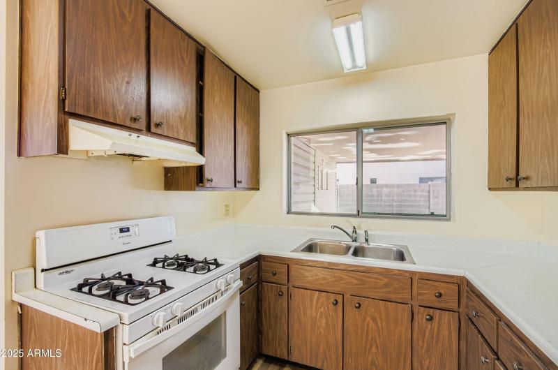 11417 N 33rd Ave - MLS Sized - 006 - 08