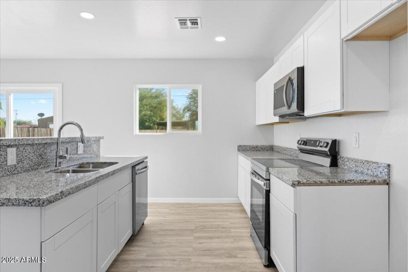 Thick granite and lots of storage