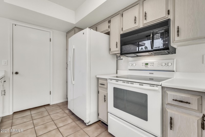 9834 E Minnesota Ave-17_(2048)