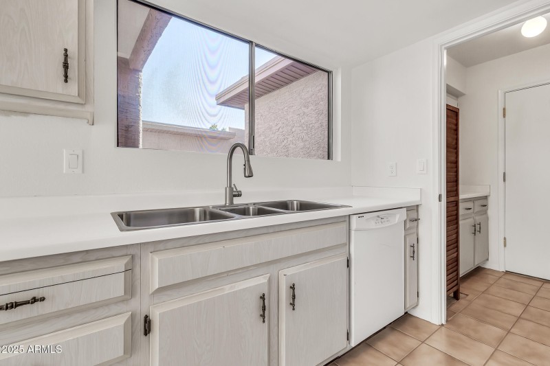 9834 E Minnesota Ave-20_(2048)