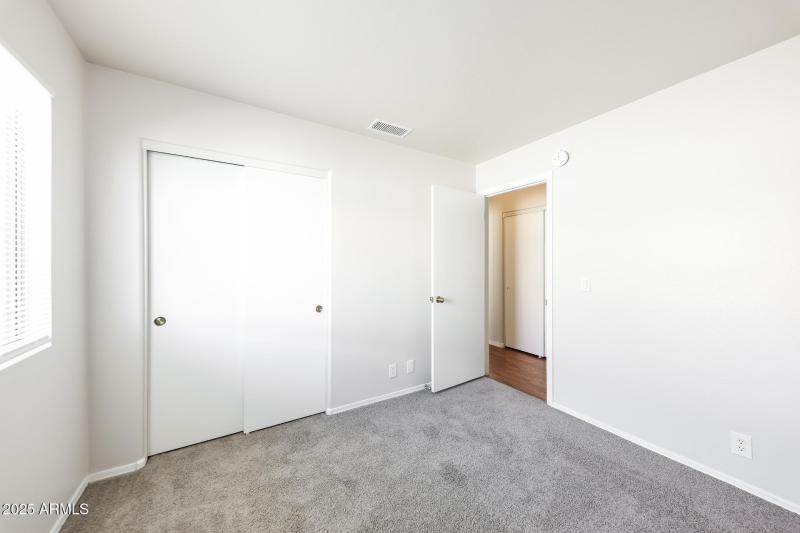 016-photo-bedroom-14914182