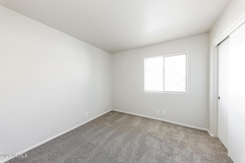 022-photo-bedroom-14914233