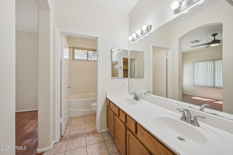 25-web-or-mls-W Magnolia St-S3010-025