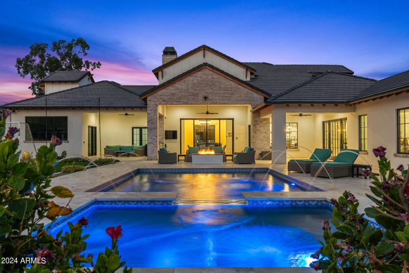 96spa and pool view of back yard patio_t