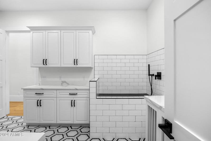 49laundry room and dog wash station(1)