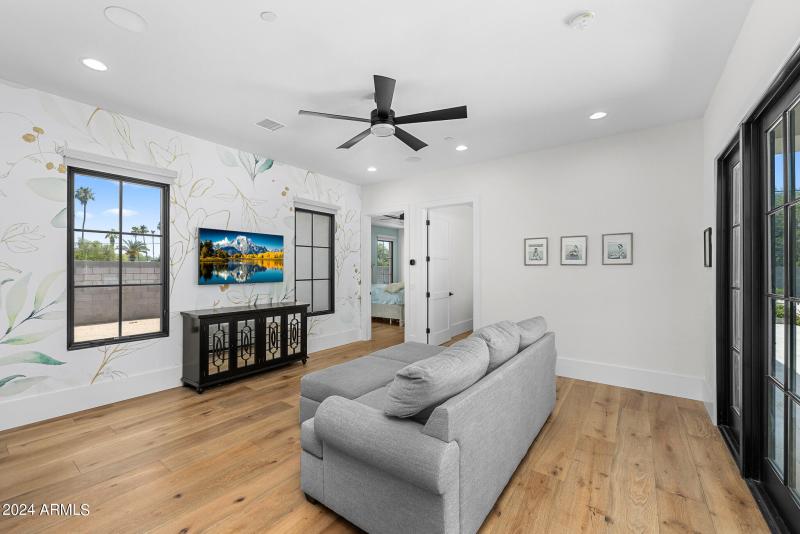 57guest suite lounge