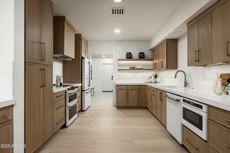 4446ECamelbackRd Unit102-13