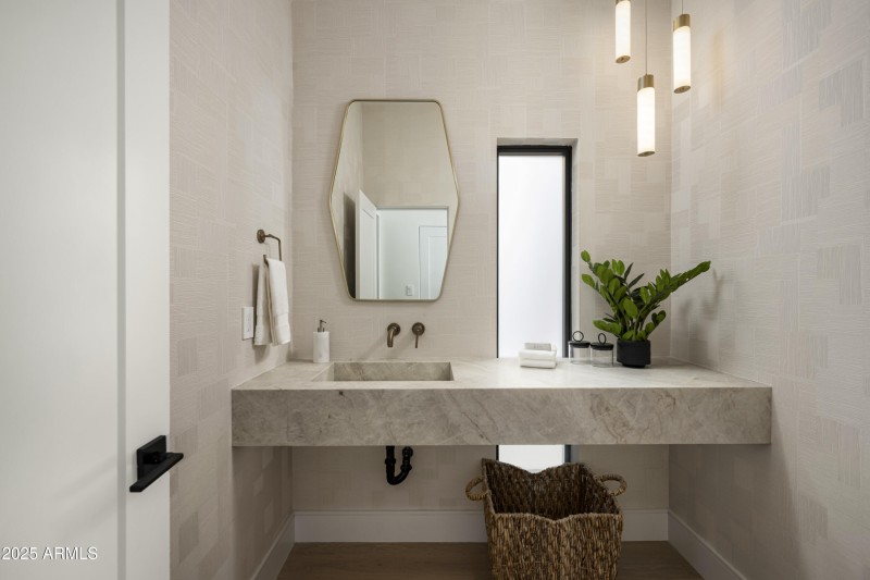 4446ECamelbackRd Unit102-17