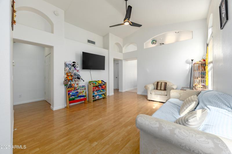 3408 E Rockwood Dr-4