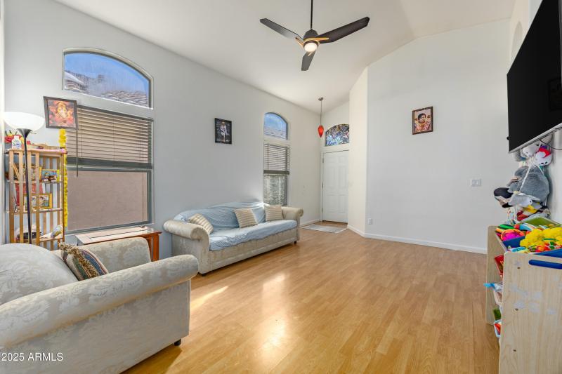 3408 E Rockwood Dr-6