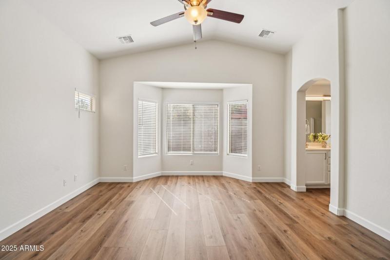 Owner's Suite w/bay window