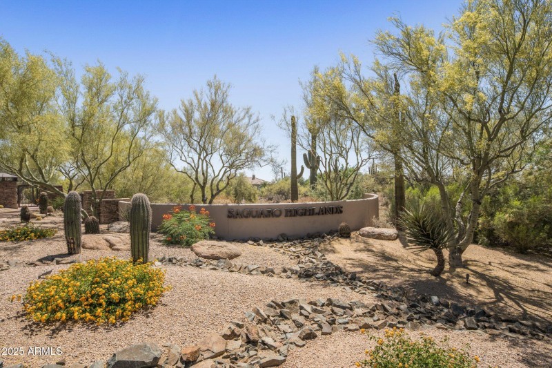 community sign saguaro Highlands