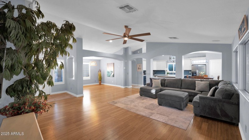 33-web-or-mls-P1188860