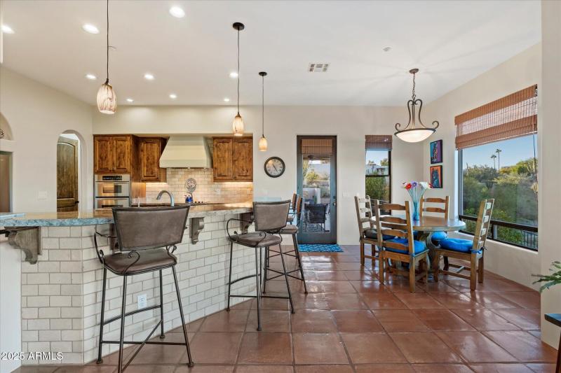 Chef's Kitchen w/ Breakfast Nook