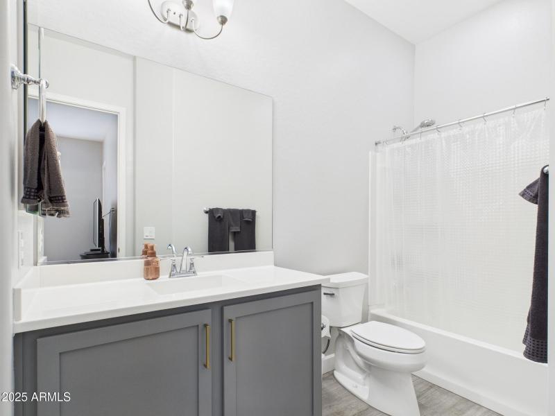 CAM03379G0-PR0160-STILL008