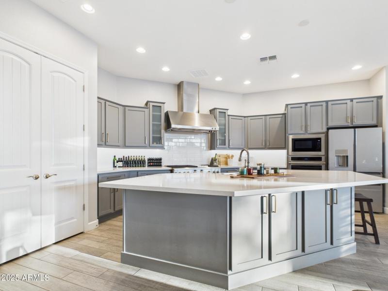 CAM03379G0-PR0160-STILL010