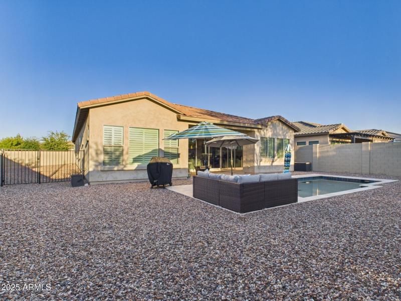 CAM03379G0-PR0160-STILL015