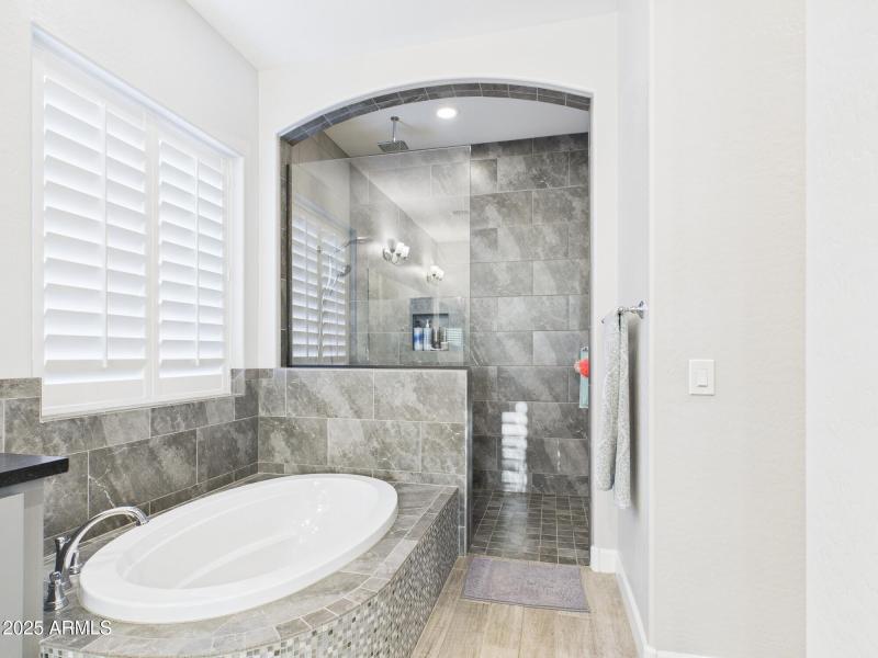 CAM03379G0-PR0160-STILL019