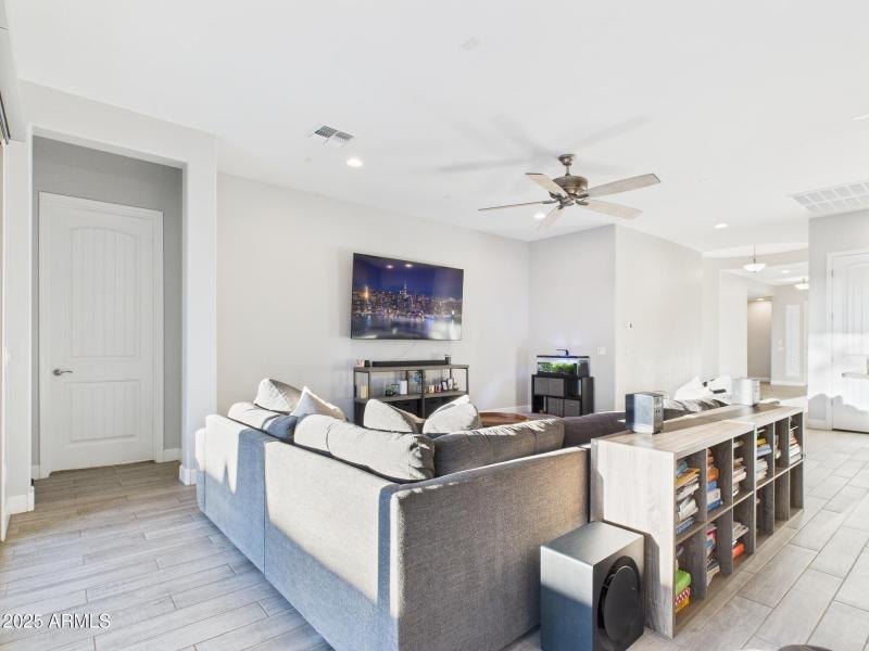 CAM03379G0-PR0160-STILL022