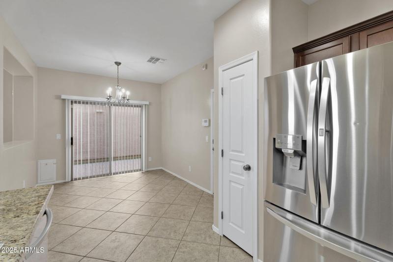 14-web-or-mls-6813 S 7th Ln - 22