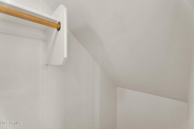 17-web-or-mls-6813 S 7th Ln - 16