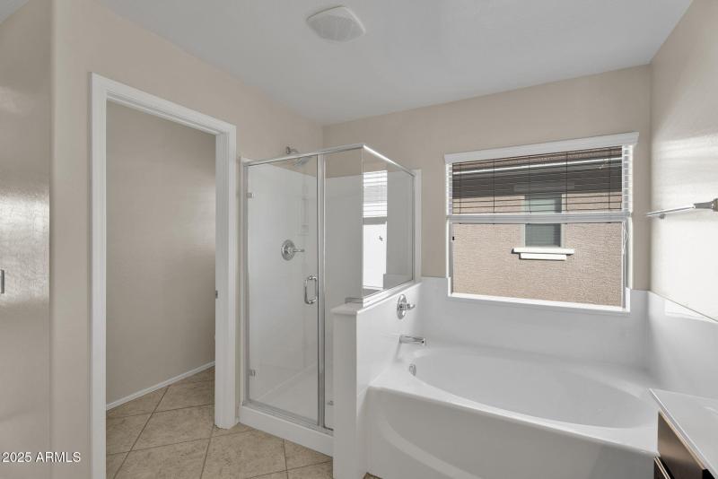 25-web-or-mls-6813 S 7th Ln - 40