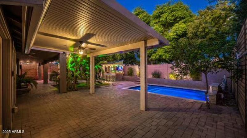 large-019a31f0-0f80-728e-8f5a-ec65855d50